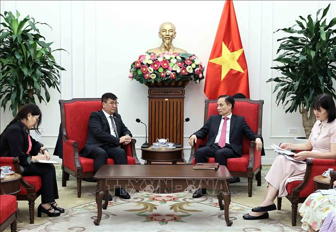 Bộ trưởng Ngoại giao Lê Hoài Trung tiếp Đại sứ Mông Cổ